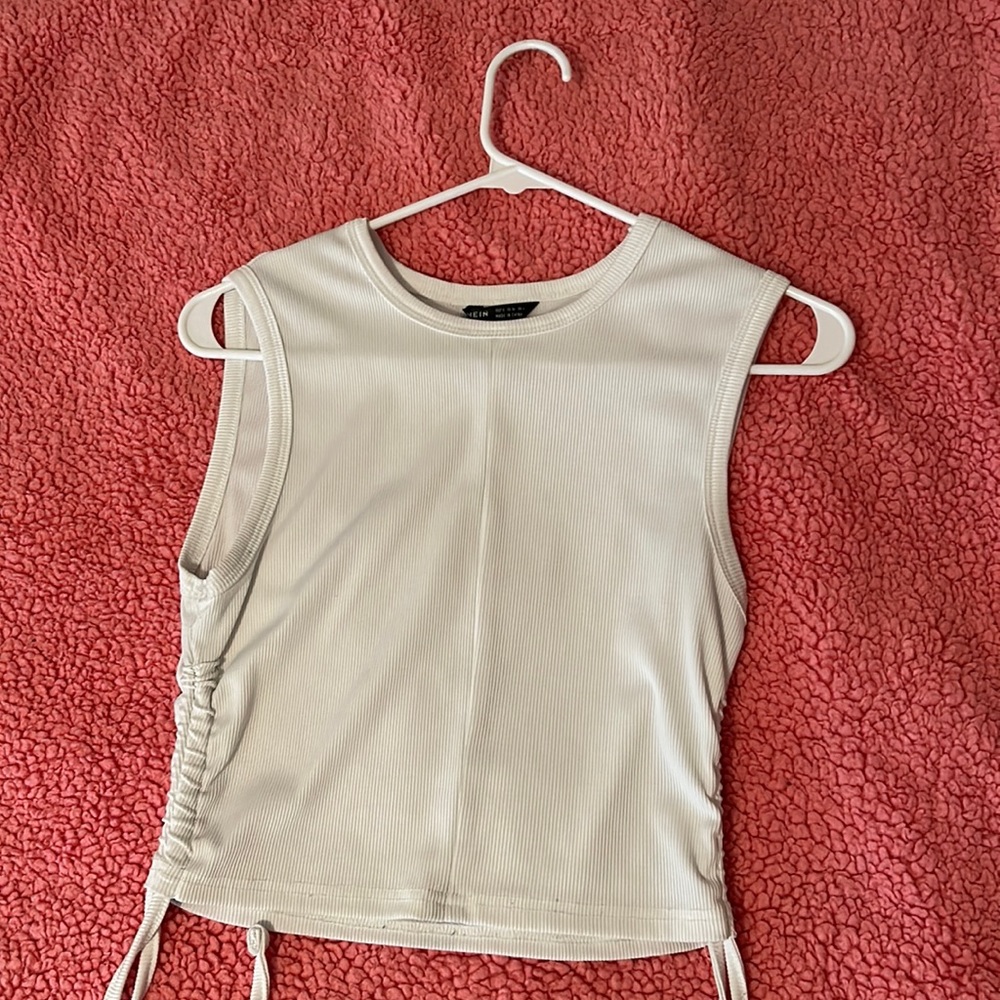 Women’s white top